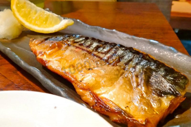 Mackerel baked on coals in foil