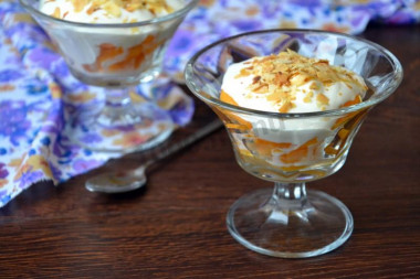 Creamy dessert with persimmon, cognac and almonds