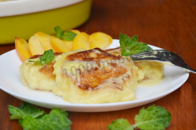 Classic cottage cheese in a frying pan