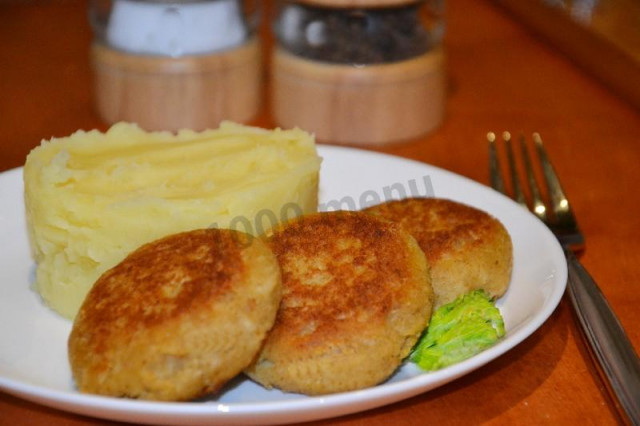 Fish fillet cutlets with bacon