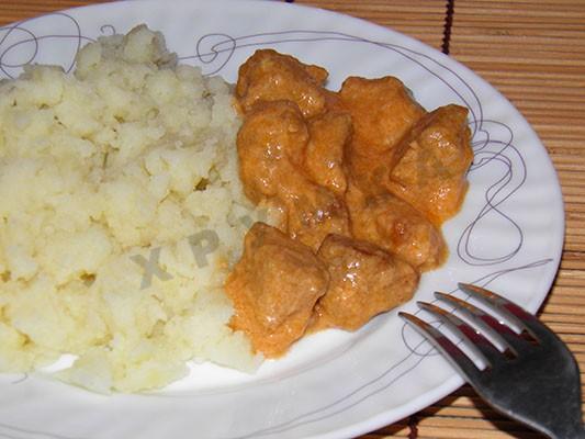 Pork goulash in a slow cooker