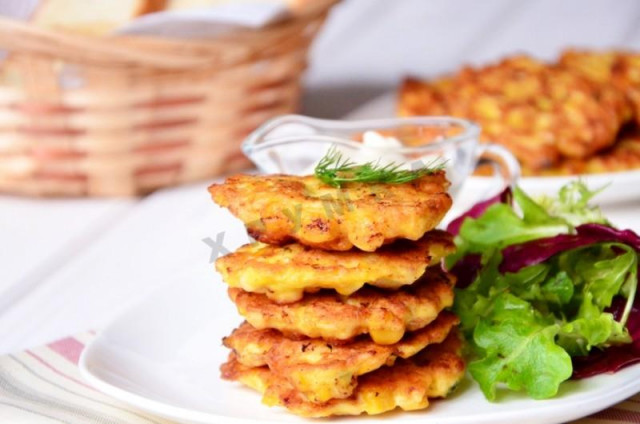 Chicken fritters and corn