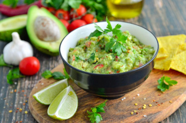 Guacamole sauce classic