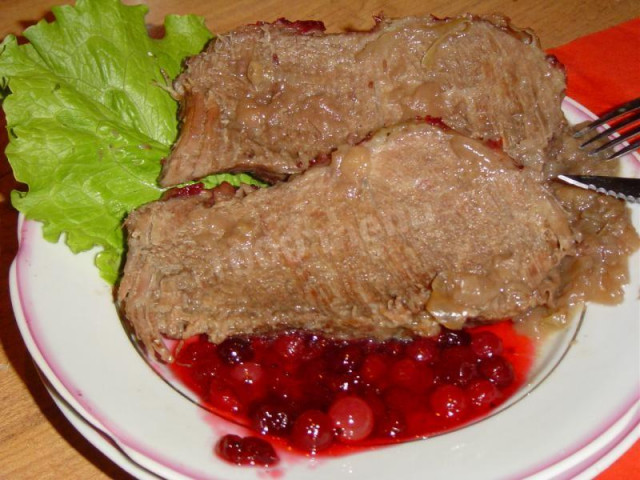 Beef in cranberry sauce with wine