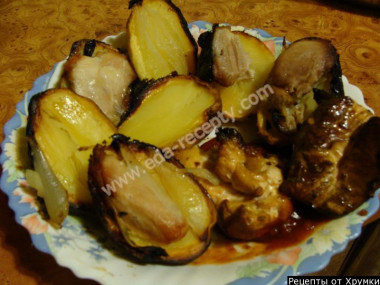 Baked potatoes with meat on a campfire