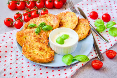 Zucchini fritters with cheese and garlic