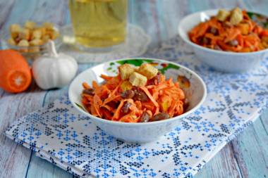 Salad of boiled red beans and carrots