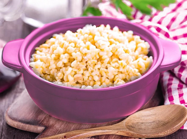 How to cook crumbly bulgur for garnish in a saucepan on water