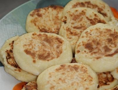 Cheesecakes with apple and vanilla sugar