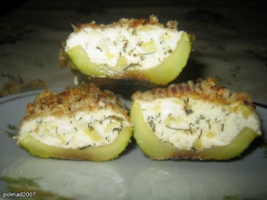 Zucchini with onion and cottage cheese