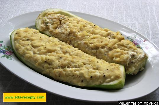 Zucchini with onion and cottage cheese