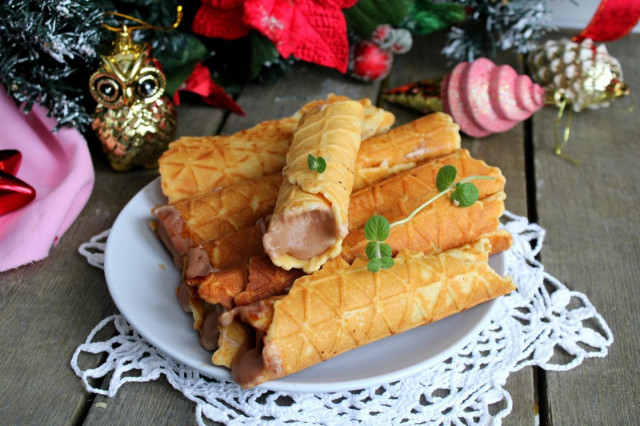 Waffle rolls with boiled condensed milk