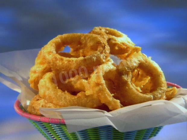 Onion rings in beer batter