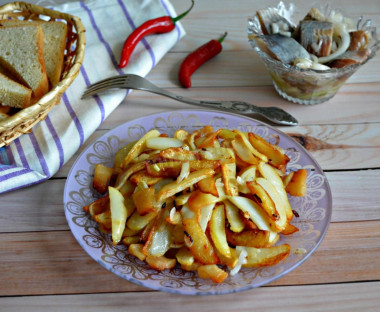 Fried potatoes with onions onions and pork rinds