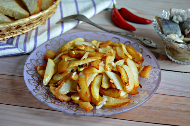 Fried potatoes with onions onions and pork rinds