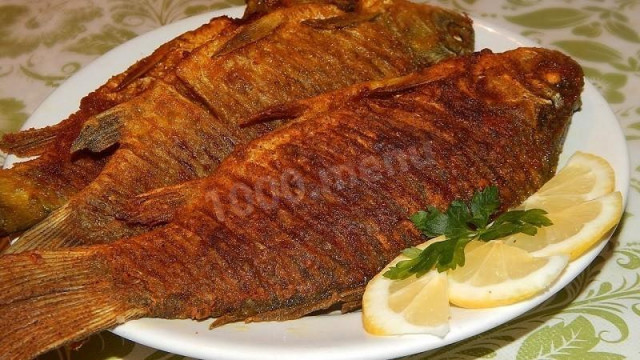 Stuffed fried boneless winter carp with potatoes