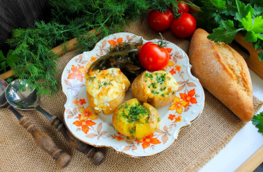 Boiled potatoes baked in the oven