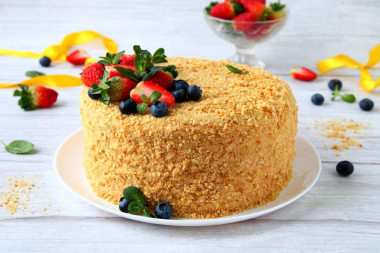 Honey cake with boiled condensed milk and sour cream classic