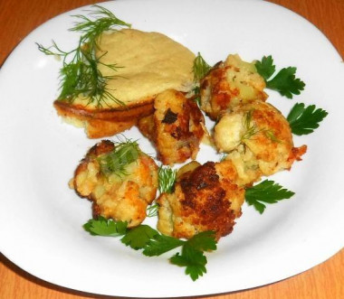 Fried cauliflower with egg on the side