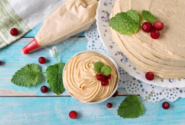 Custard with boiled condensed milk