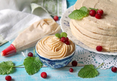 Custard with boiled condensed milk