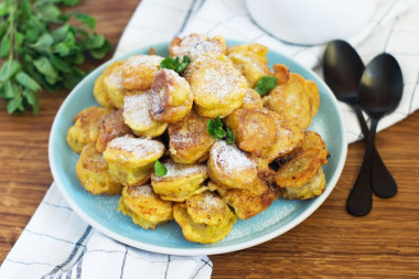 Bananas in batter on frying pan