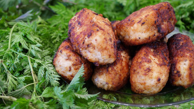 Merchant's cutlets with cheese filling and Maggi seasoning