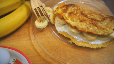 Oatmeal with bananas in milk for breakfast