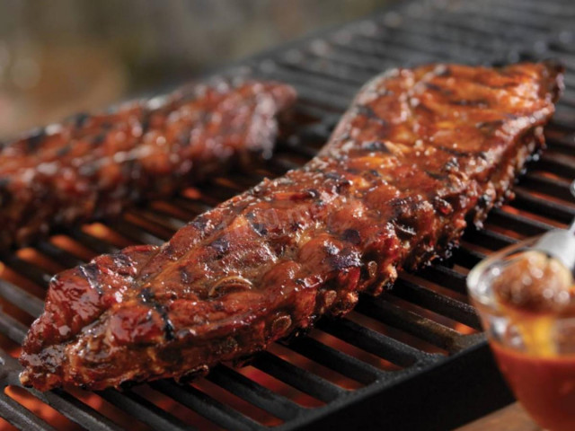 Pork ribs with onion powder and grilled sauce