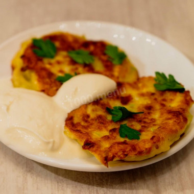 Simple squash cutlets with egg and herbs