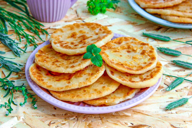 Flatbreads with cheese without yeast on kefir in a frying pan