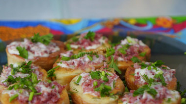 Croutons with cheese and grated sausage