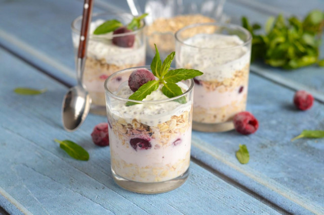 Lazy oatmeal in a jar with yogurt