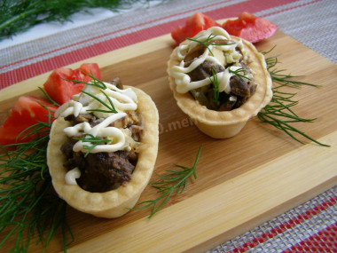 Belarusian salad with liver and mushrooms in tartlets