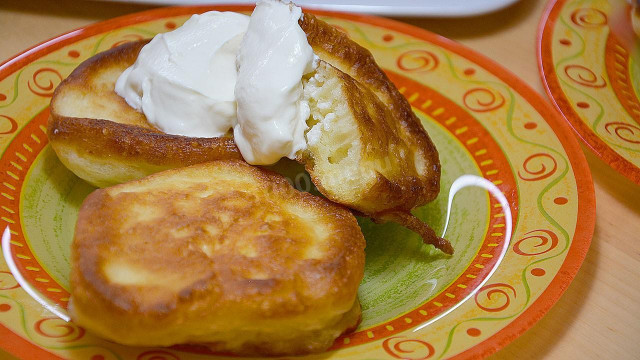 Fluffy pancakes on warm kefir with soda