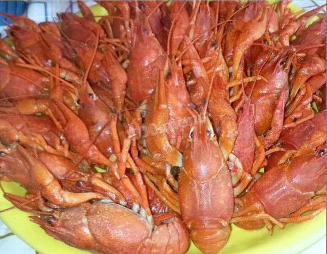 Boiled crayfish