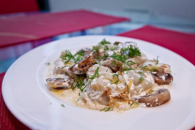 Dumplings in sour cream in a slow cooker