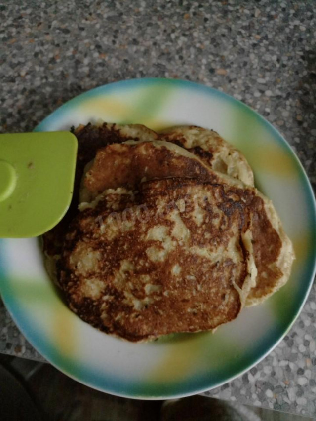 Apple pancakes with oatmeal