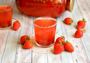 Strawberry compote for winter