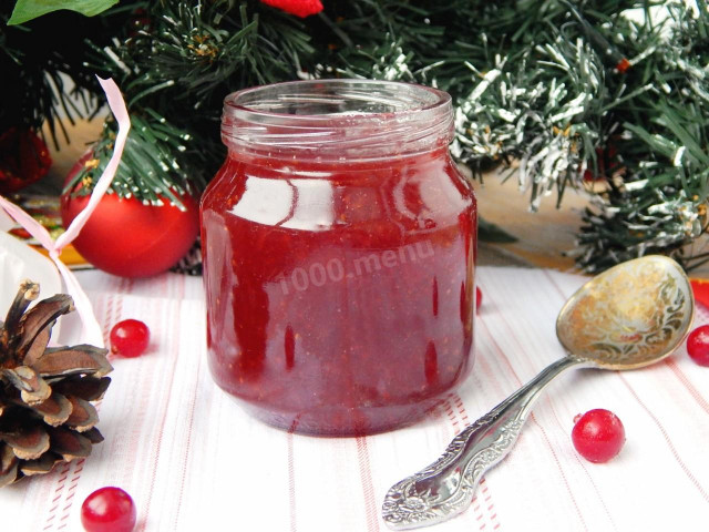 Lingonberries with sugar for winter