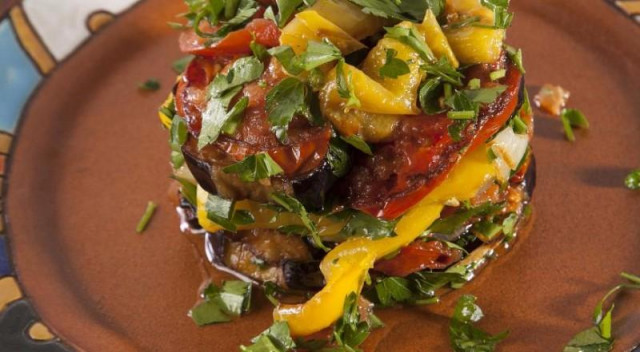 Armenian Imam bayaldi with eggplant