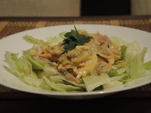 Salad with smoked ham and mushrooms