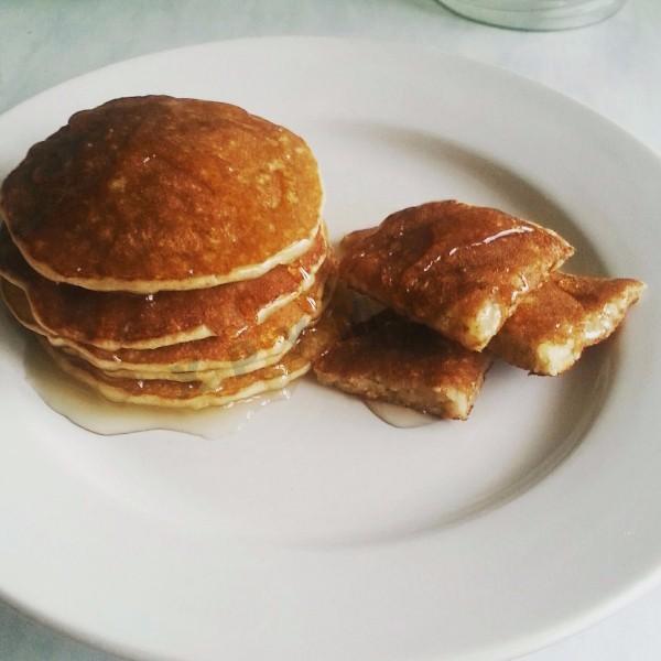 Dietary oatmeal and banana pancakes