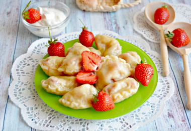 Dumplings with strawberries