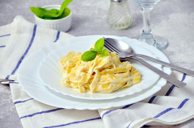 Pasta in cream sauce