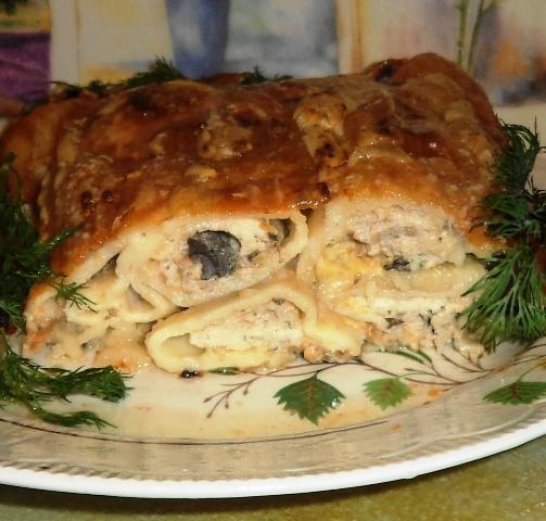 New Year's chicken with mushrooms and pancakes