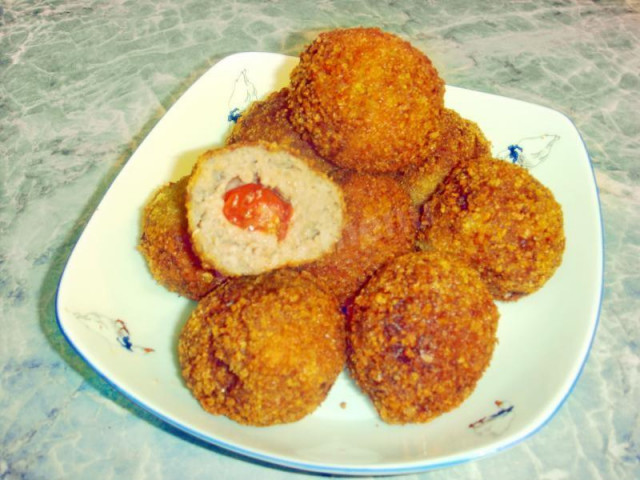 Meat balls with cherry tomatoes