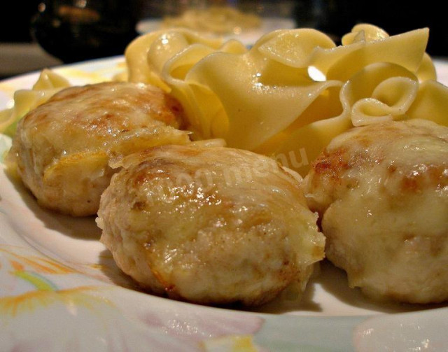 Minced turkey cutlets in a frying pan without eggs