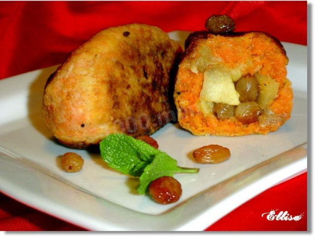 Lean carrot cutlets stuffed with dried fruits and apples