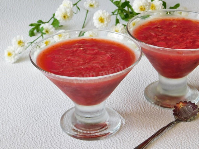 Strawberry jelly with gelatin dessert